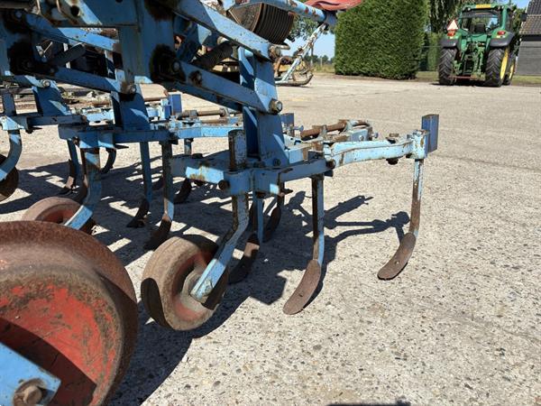 Grote foto schoffelmachine met besturing agrarisch onkruidbestrijding