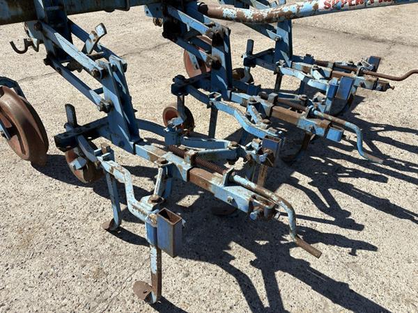 Grote foto schoffelmachine met besturing agrarisch onkruidbestrijding