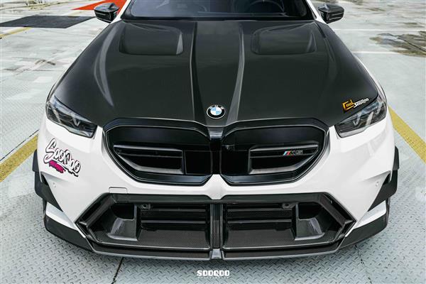 Grote foto dit betreft een bmw g90 g99 m5 carbon sq motorkap auto onderdelen tuning en styling