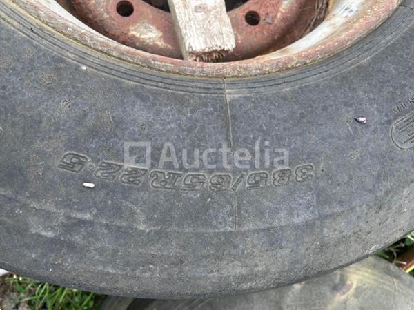 Grote foto vrachtwagenbanden met velg 385 65r22 5 agrarisch wielen
