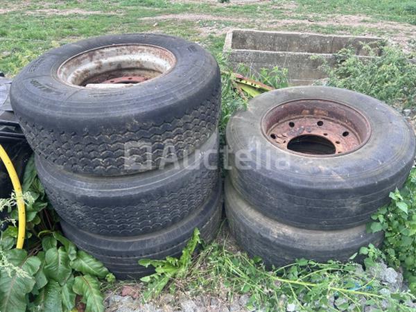 Grote foto vrachtwagenbanden met velg 385 65r22 5 agrarisch wielen