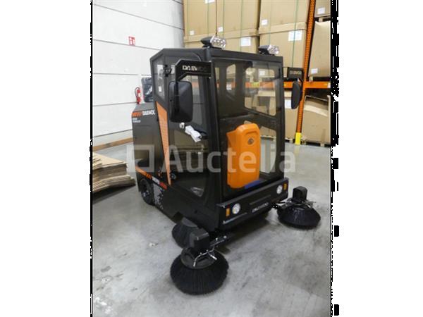 Grote foto balayeuse daewoo veegmachine das100 agrarisch veegmachines