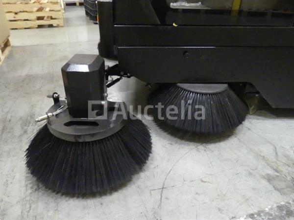 Grote foto balayeuse daewoo veegmachine das100 agrarisch veegmachines