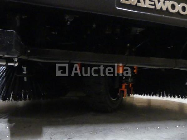 Grote foto balayeuse daewoo veegmachine das100 agrarisch veegmachines