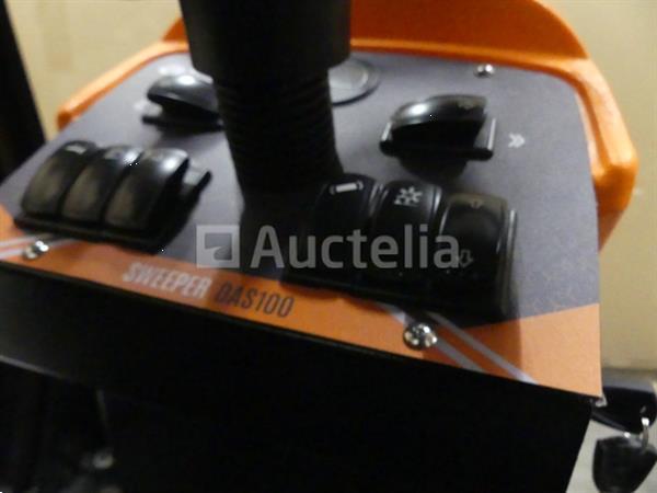 Grote foto balayeuse daewoo veegmachine das100 agrarisch veegmachines