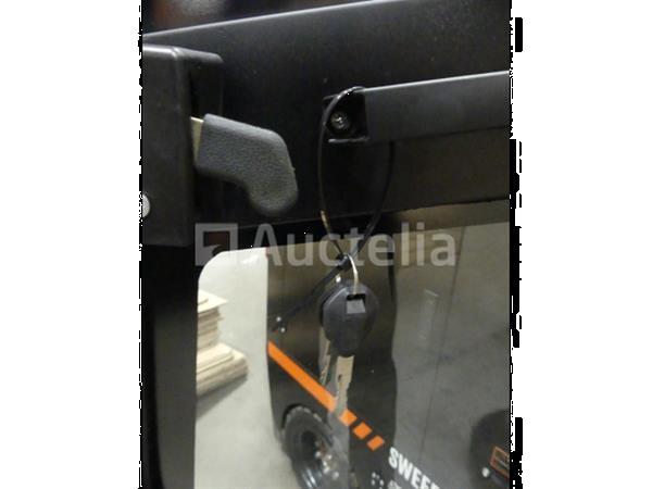 Grote foto balayeuse daewoo veegmachine das100 agrarisch veegmachines