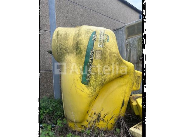 Grote foto set van 2 john deere 832 spuittanks niet gebarsten agrarisch onkruidbestrijding