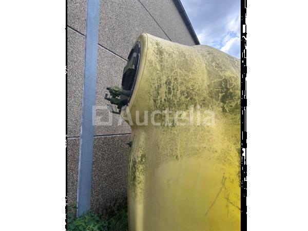 Grote foto set van 2 john deere 832 spuittanks niet gebarsten agrarisch onkruidbestrijding
