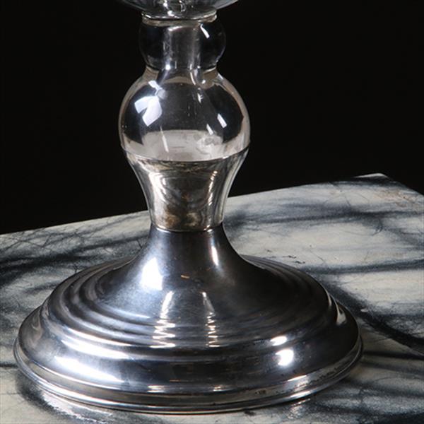 Grote foto 18e eeuwse gelegenheidsglas of bokaal met jachttafereel rond een kasteel op 19e eeuwse zilveren voet antiek en kunst stoelen en banken