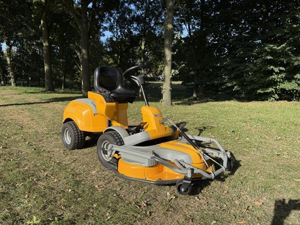 Grote foto stiga park silent frontmaaier zitmaaier tuin en terras zitmaaiers