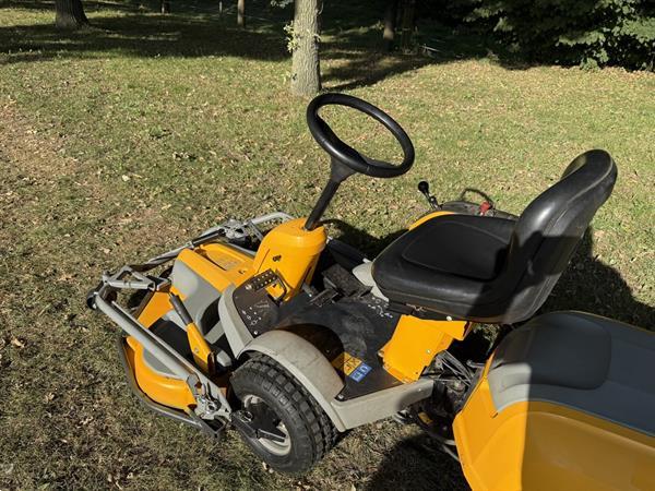 Grote foto stiga park silent frontmaaier zitmaaier tuin en terras zitmaaiers