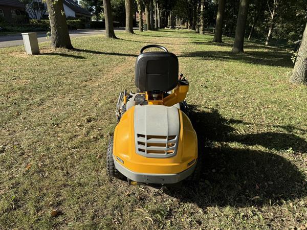 Grote foto stiga park silent frontmaaier zitmaaier tuin en terras zitmaaiers