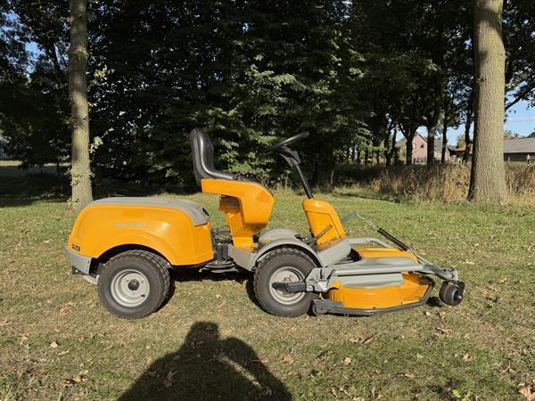 Grote foto stiga park silent frontmaaier zitmaaier tuin en terras zitmaaiers