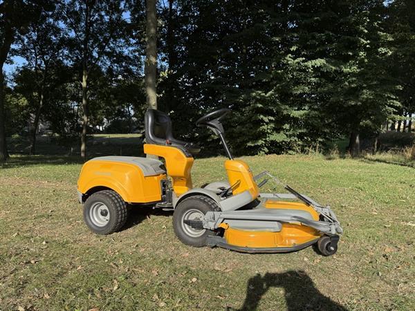 Grote foto stiga park silent frontmaaier zitmaaier tuin en terras zitmaaiers