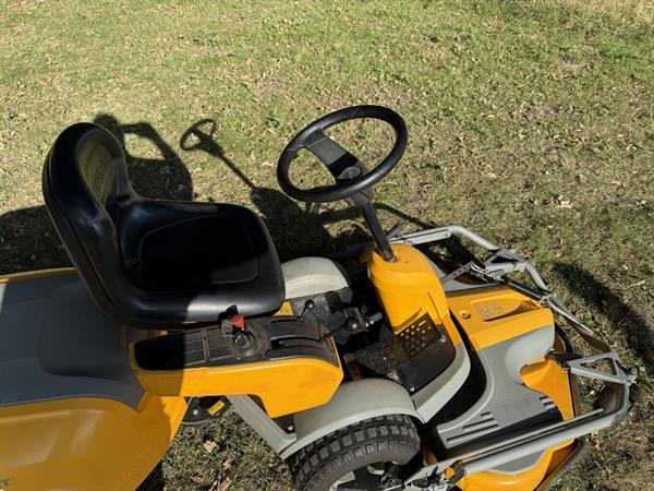 Grote foto stiga park silent frontmaaier zitmaaier tuin en terras zitmaaiers