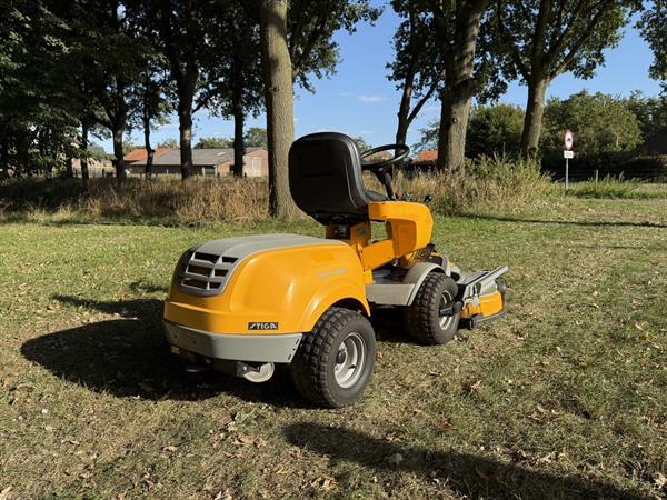 Grote foto stiga park silent frontmaaier zitmaaier tuin en terras zitmaaiers