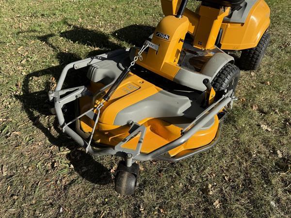 Grote foto stiga park silent frontmaaier zitmaaier tuin en terras zitmaaiers