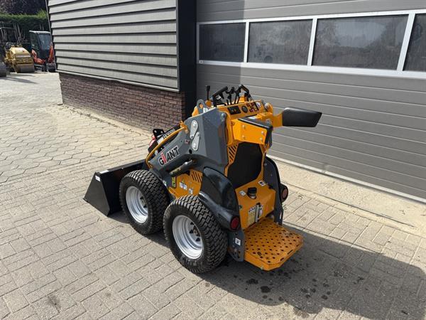 Grote foto giant gs900 skid schranklader minishovel nieuw agrarisch shovels