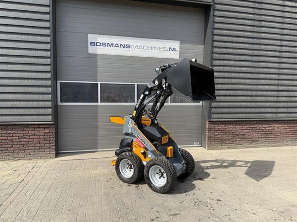 Grote foto giant gs900 skid schranklader minishovel nieuw agrarisch shovels