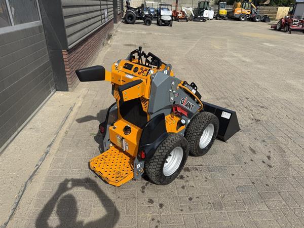 Grote foto giant gs900 skid schranklader minishovel nieuw agrarisch shovels