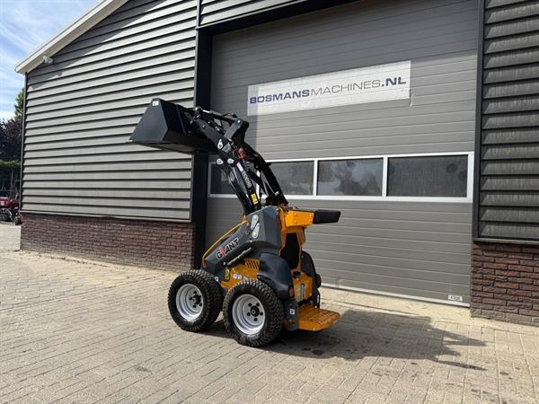 Grote foto giant gs900 skid schranklader minishovel nieuw agrarisch shovels