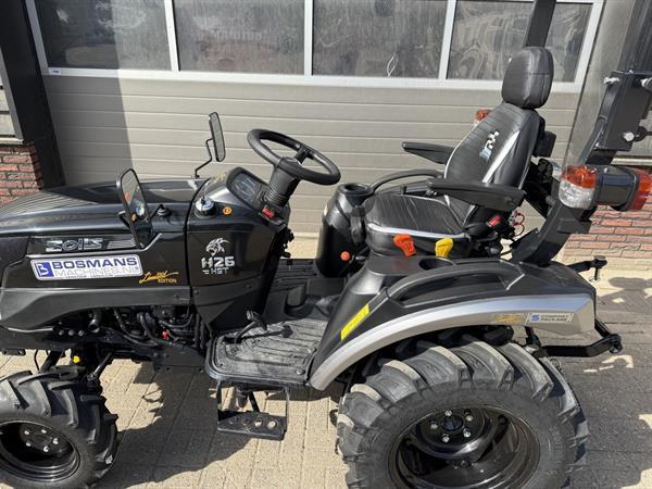 Grote foto solis 26 hst minitractor nieuw black edition brede agri banden agrarisch tractoren