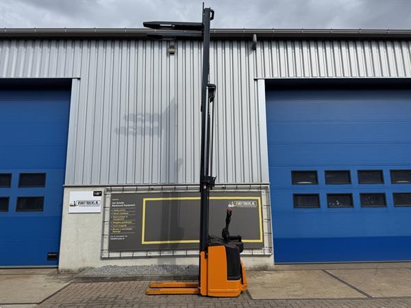 Grote foto vs 22353 elektrische triplex stapelaar still 4.940mm freelift doe het zelf en verbouw hefwerktuigen