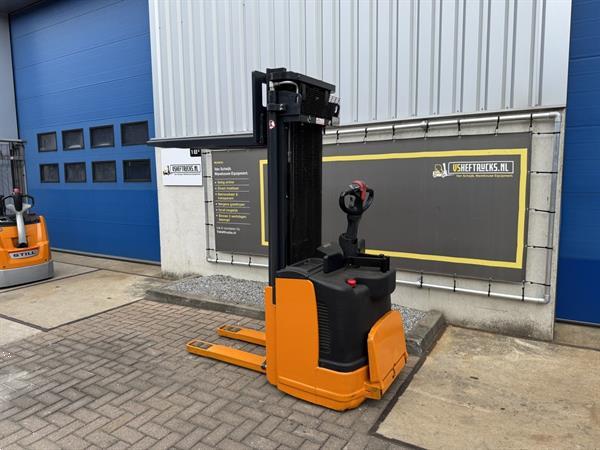 Grote foto vs 22353 elektrische triplex stapelaar still 4.940mm freelift doe het zelf en verbouw hefwerktuigen