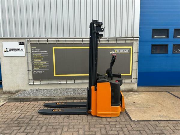 Grote foto vs 22354 elektrische triplex stapelaar still 4.940mm freelift doe het zelf en verbouw hefwerktuigen