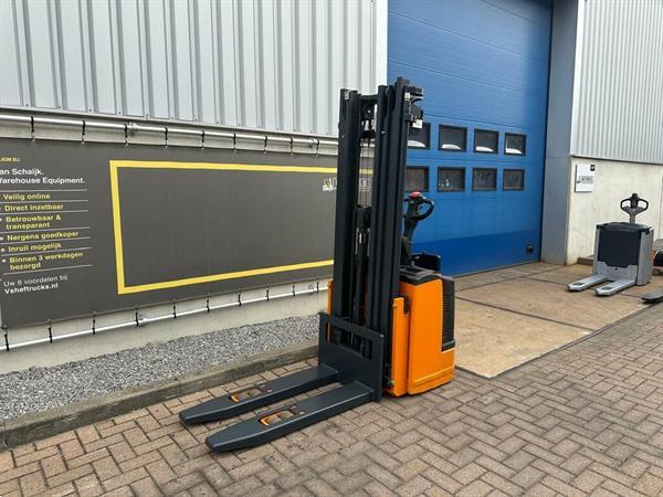 Grote foto vs 22354 elektrische triplex stapelaar still 4.940mm freelift doe het zelf en verbouw hefwerktuigen