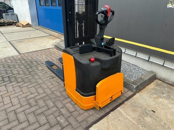 Grote foto vs 22354 elektrische triplex stapelaar still 4.940mm freelift doe het zelf en verbouw hefwerktuigen
