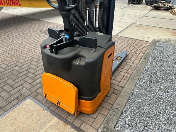 Grote foto vs 22354 elektrische triplex stapelaar still 4.940mm freelift doe het zelf en verbouw hefwerktuigen