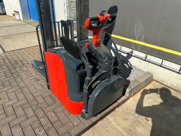 Grote foto vs 22347 elektrische triplex stapelaar linde l14 initi le lift 4.266mm doe het zelf en verbouw hefwerktuigen