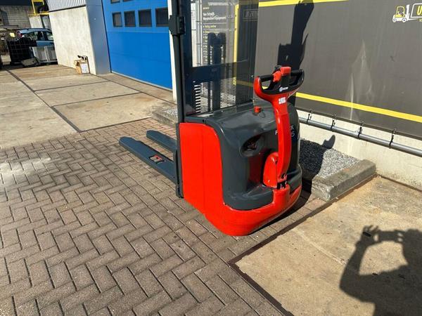 Grote foto vs 22342 elektrische stapelaar linde l16 initiele lift 3.744mm lange lepels doe het zelf en verbouw hefwerktuigen