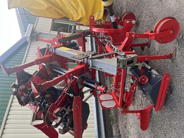 Grote foto kramer minos bakjes frees rijenfrees opklapbaar 4.8 meter breed 7 stuks met aanaarders agrarisch akkerbouw