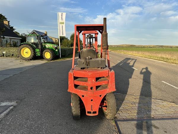 Grote foto clark agrarisch heftrucks