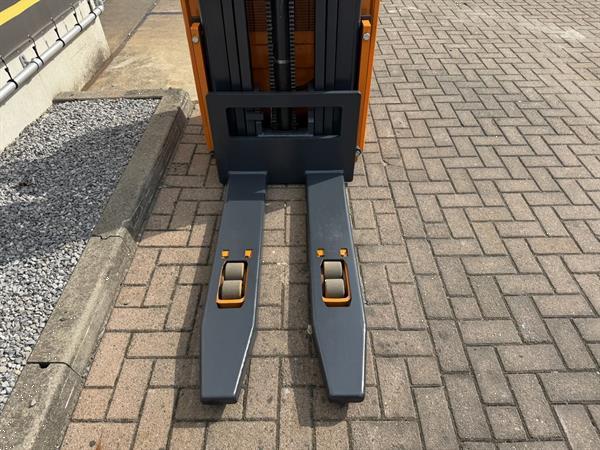 Grote foto vs 22355 elektrische triplex stapelaar still egvs14 4.940mm doe het zelf en verbouw hefwerktuigen