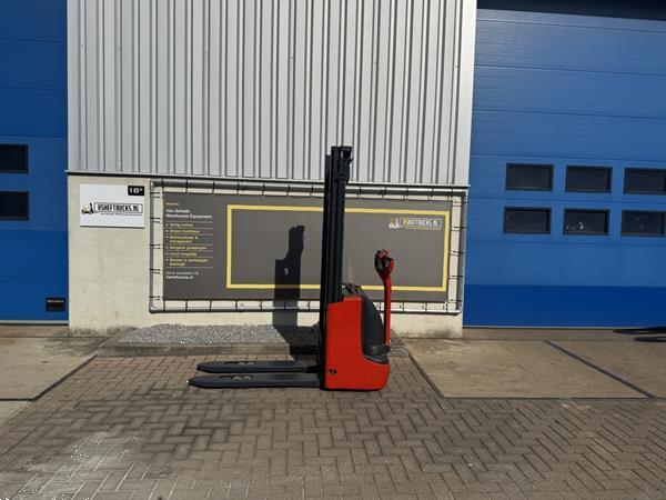 Grote foto vs 22332 elektrische compacte stapelaar linde l 12 3.324mm doe het zelf en verbouw hefwerktuigen