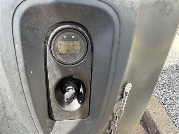 Grote foto vs 22332 elektrische compacte stapelaar linde l 12 3.324mm doe het zelf en verbouw hefwerktuigen