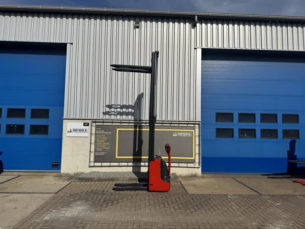Grote foto vs 22332 elektrische compacte stapelaar linde l 12 3.324mm doe het zelf en verbouw hefwerktuigen