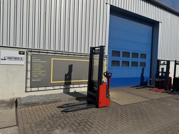 Grote foto vs 22332 elektrische compacte stapelaar linde l 12 3.324mm doe het zelf en verbouw hefwerktuigen
