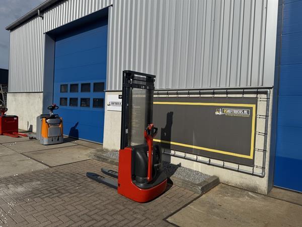 Grote foto vs 22332 elektrische compacte stapelaar linde l 12 3.324mm doe het zelf en verbouw hefwerktuigen