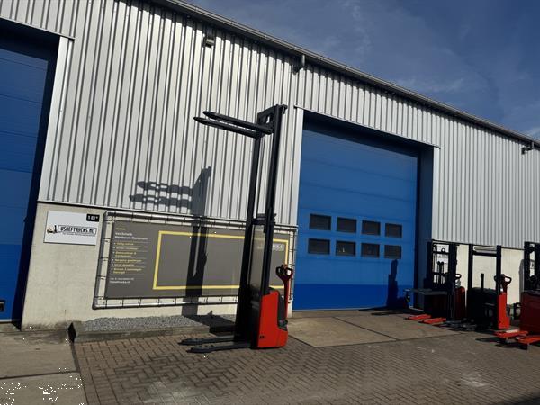 Grote foto vs 22332 elektrische compacte stapelaar linde l 12 3.324mm doe het zelf en verbouw hefwerktuigen