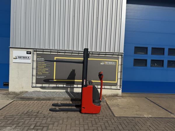 Grote foto vs 22331 elektrische compacte stapelaar linde. l10b 1.462mm doe het zelf en verbouw hefwerktuigen