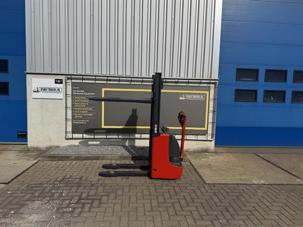 Grote foto vs 22331 elektrische compacte stapelaar linde. l10b 1.462mm doe het zelf en verbouw hefwerktuigen