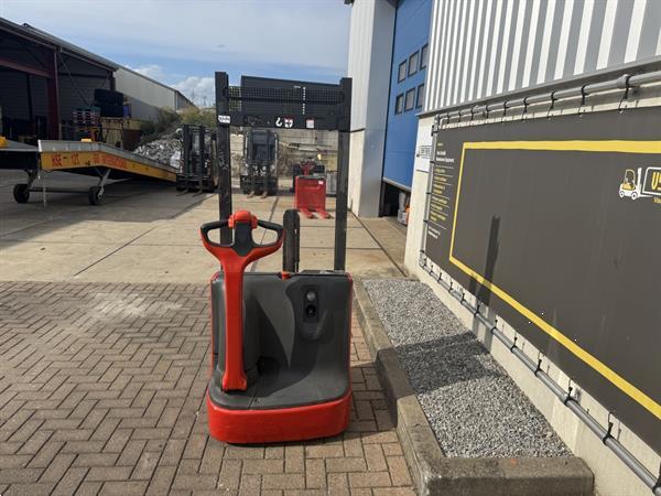 Grote foto vs 22331 elektrische compacte stapelaar linde. l10b 1.462mm doe het zelf en verbouw hefwerktuigen