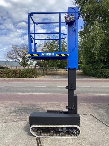 Grote foto gebruikte masthoogwerker op rups aichi rm04b doe het zelf en verbouw hoogwerkers