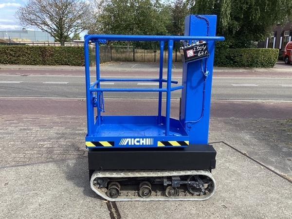 Grote foto gebruikte masthoogwerker op rups aichi rm04b doe het zelf en verbouw hoogwerkers