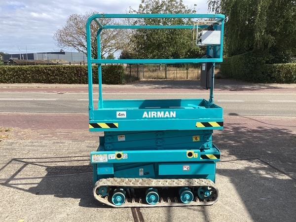 Grote foto gebruikte schaarhoogwerker op rups airman encl040 doe het zelf en verbouw hoogwerkers