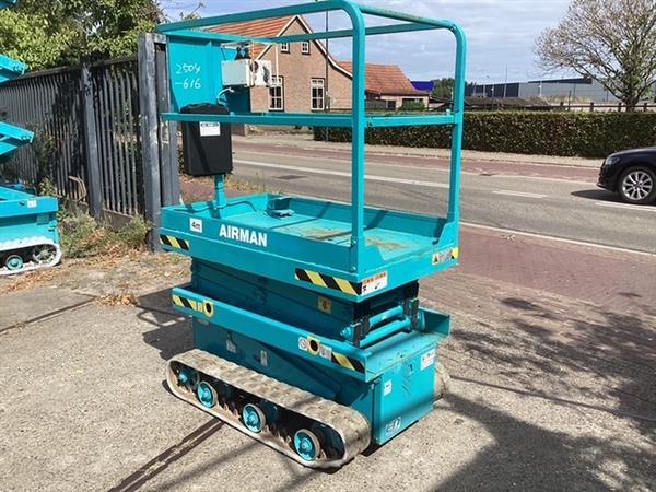 Grote foto gebruikte schaarhoogwerker op rups airman encl040 doe het zelf en verbouw hoogwerkers